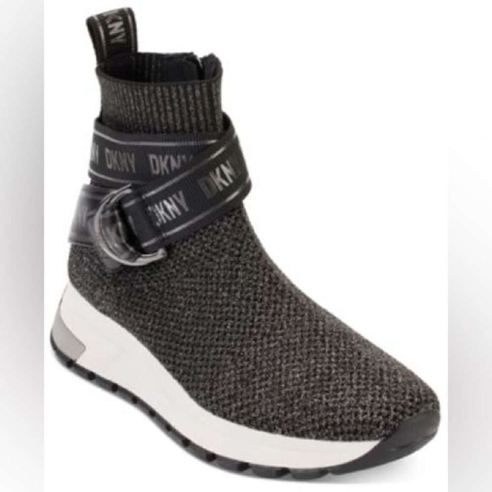 DKNY
Women's MileyโStrapped Slip-OnโSneakers
